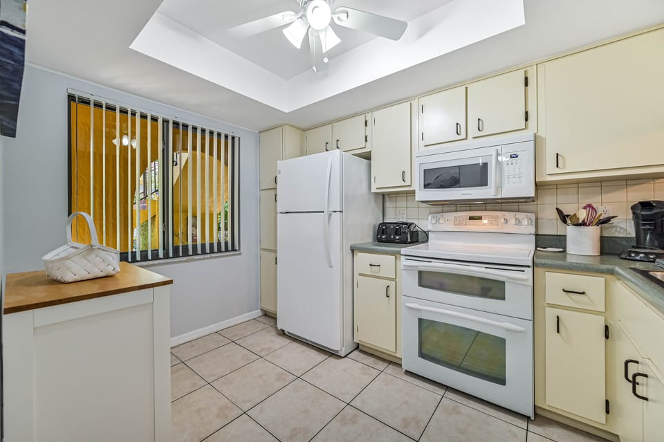 CT106 - Fully equipped kitchen at the front of the unit