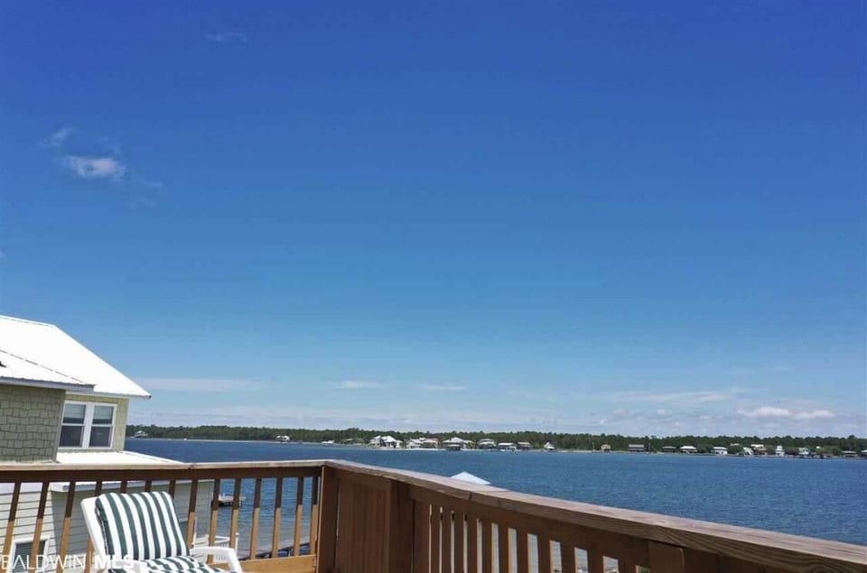 Beautiful Lagoon views from all 3 levels
