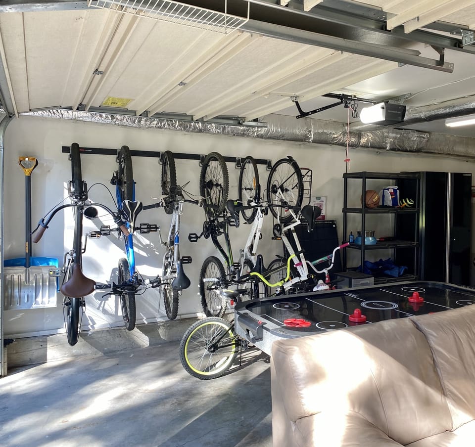 5 Adult; 2 kid bikes (Helmets are NOT provided, please bring your own).