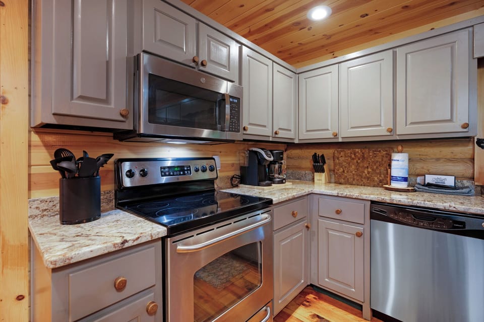 Whippoorwill Calling - Fully Equipped Kitchen