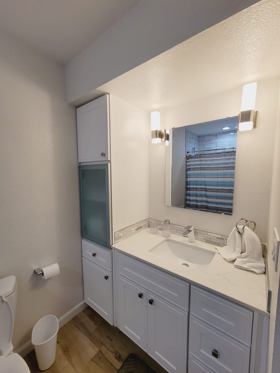 full bath with plenty of storage