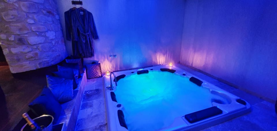 Indoor spa tub