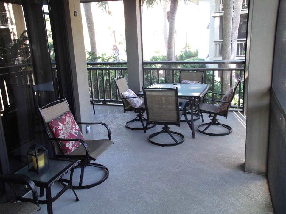 Wrap around lanai.