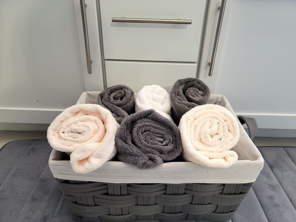 Plenty of towel and sheet supplies