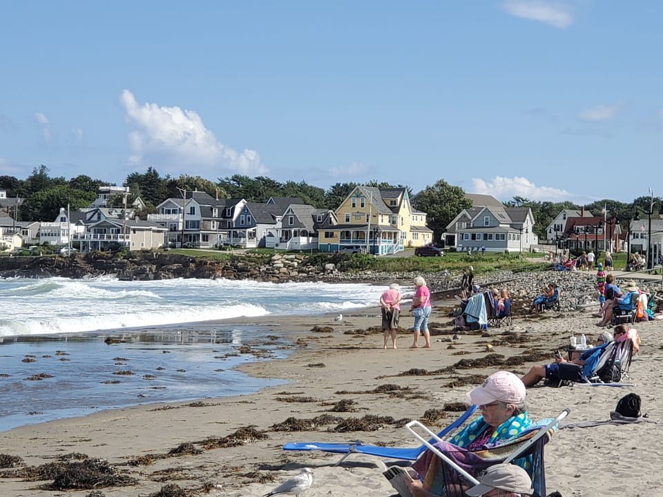 Downtown and Short sands beach is a 12 minute walk. Long Sands is 10 minute walk