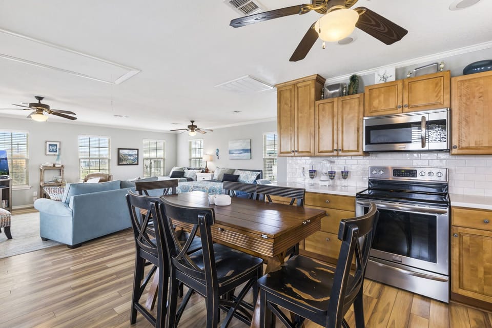 This bright, cheery studio is perfect beach home-base