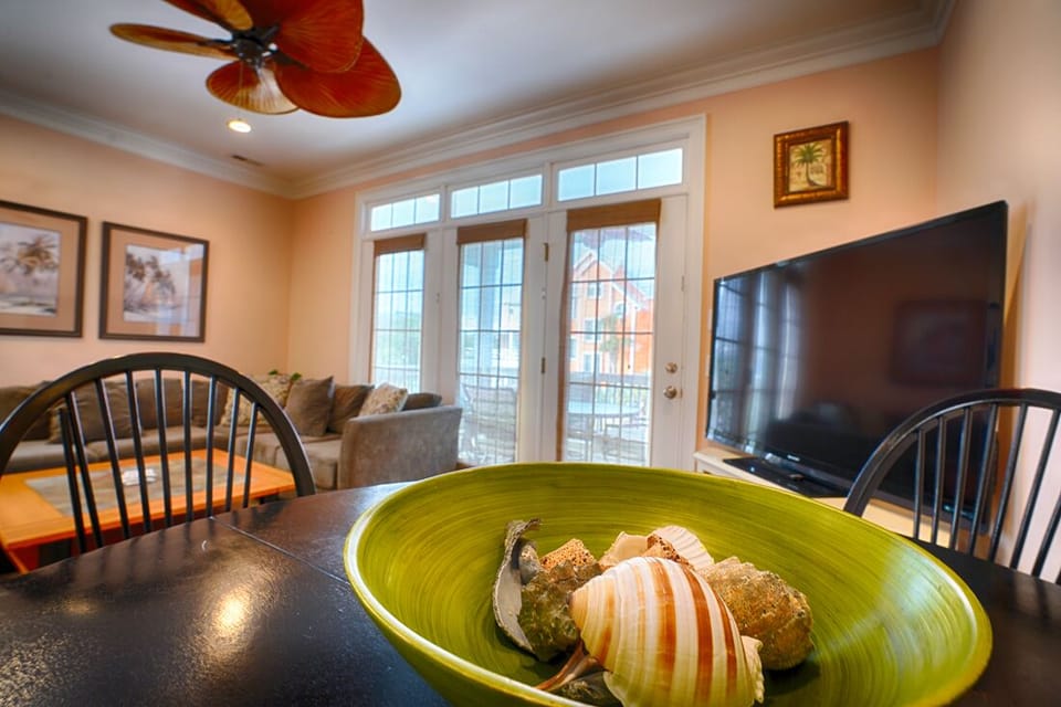 Pub style table for 3 guests for eating