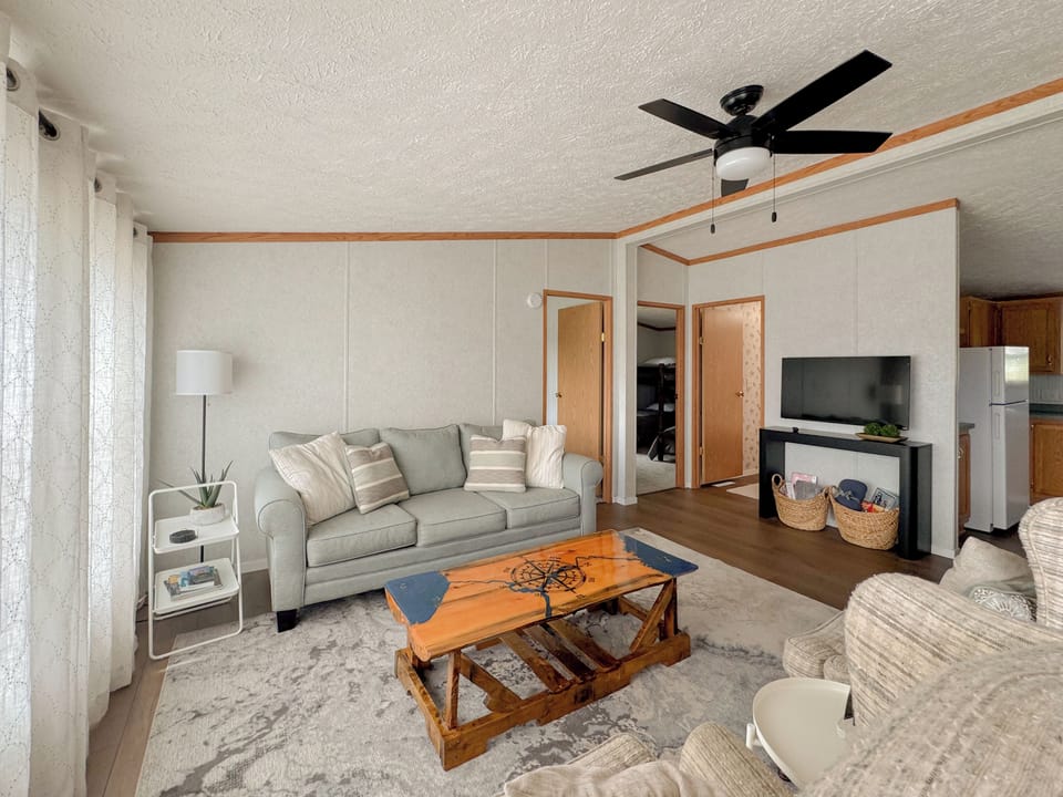 Living Area w/ Sleeper Sofa