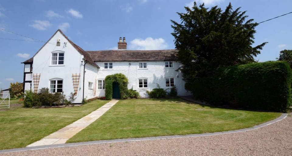 front of farmhouse from driveway