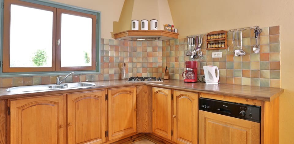 Combarelles gite kitchen