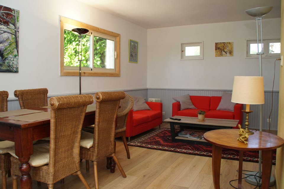  Combarelles gite living room