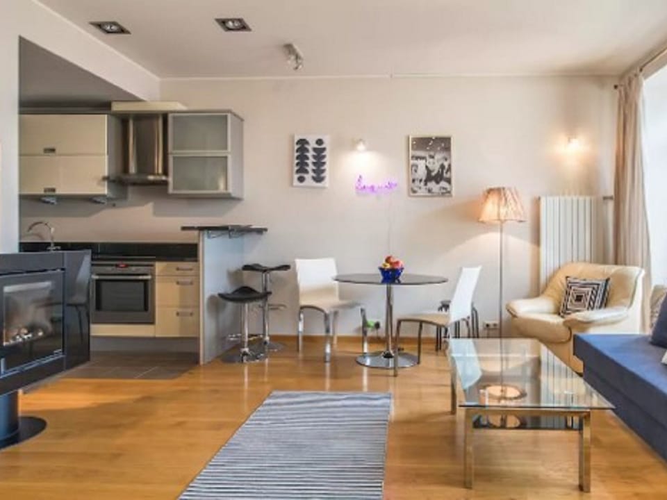 Lovely Dining Room of Park View Studio