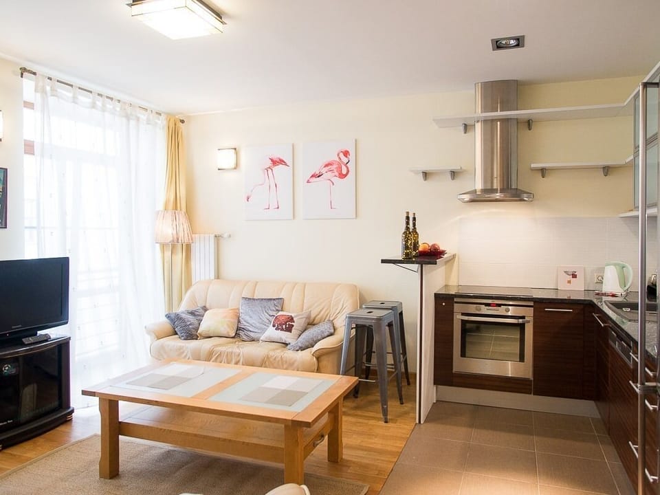 Lovely dining room of Park View Studio 2