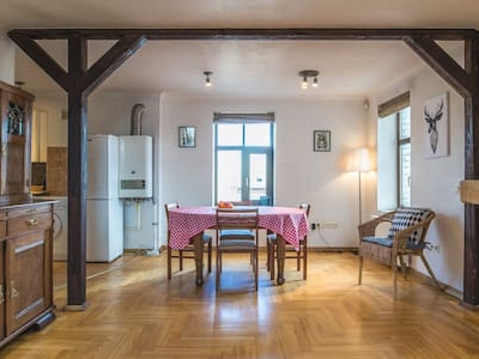 Dining / Restaurant