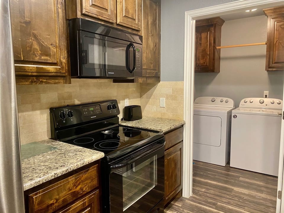 Enjoy your stay by using the fully stocked kitchen!