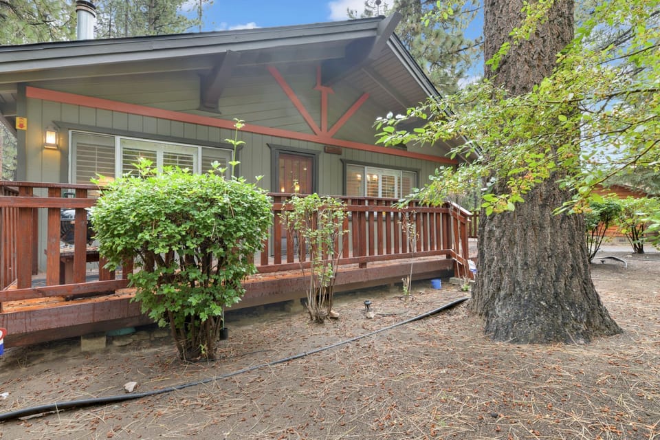 Charming street view with easy walk to golf course, zoo, and Bear Mountain Ski Resort, offering fun for all ages