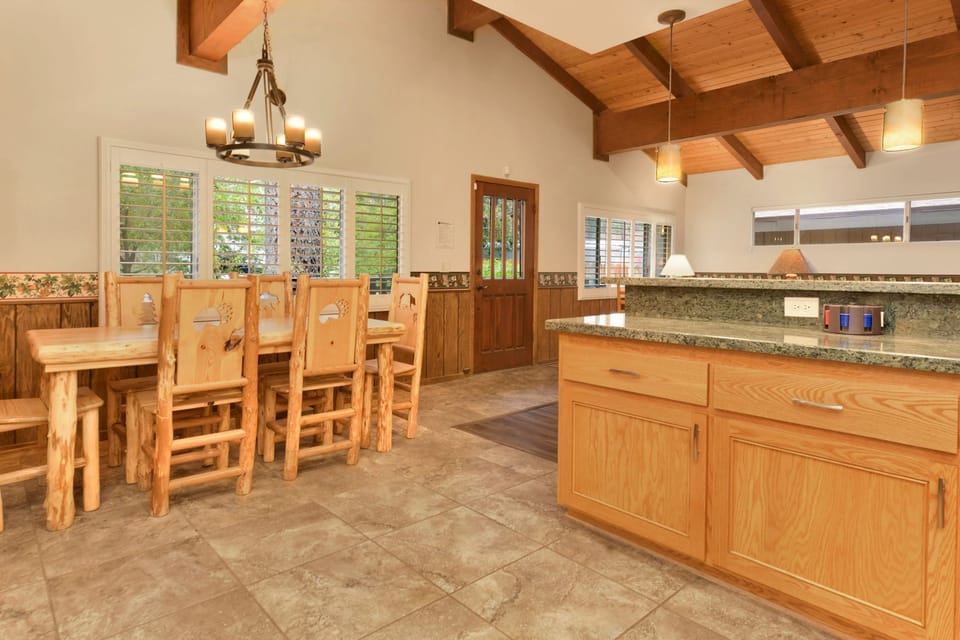 Spacious open kitchen and dining area with seating for 6, perfect for shared meals, entertaining, and family gatherings