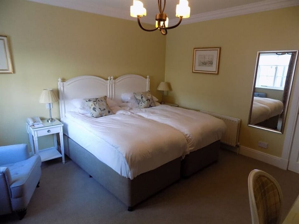 Twin Bedroom