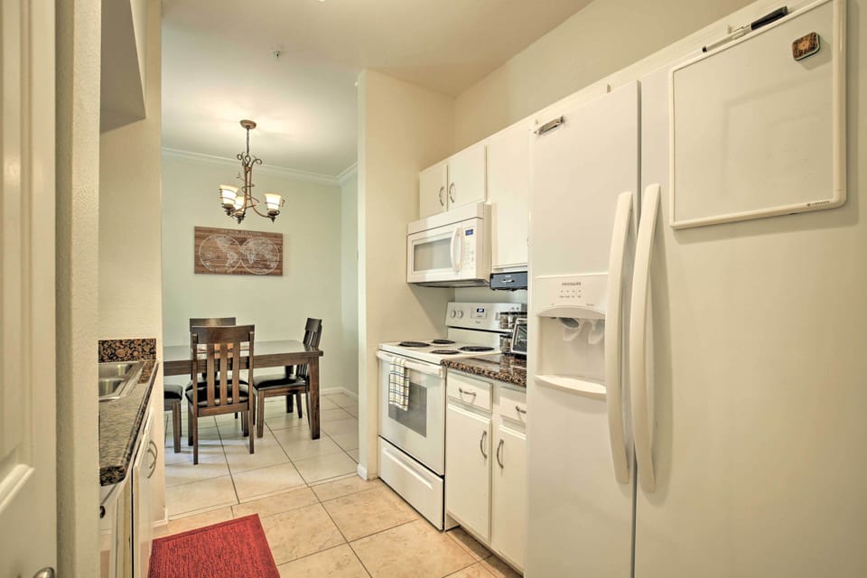 Ice maker with big fridge for your favorite breakfast foods & leftovers. 