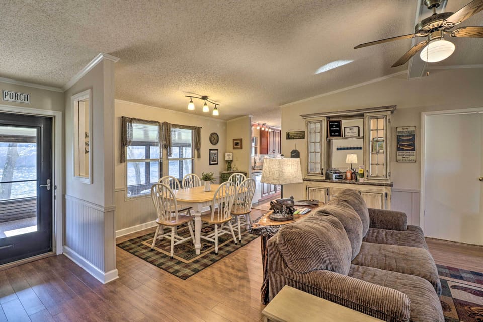 Dining Nook | Dishware/Flatware