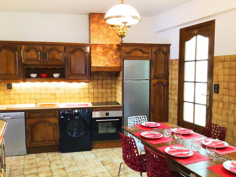 Spacious fully equipped kitchen
