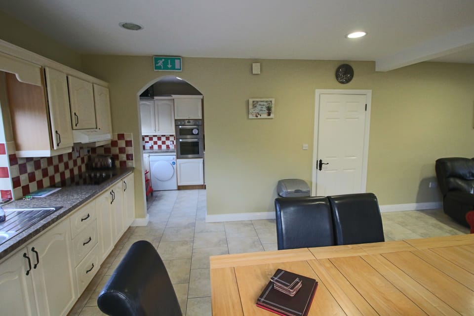 kitchen/dining room