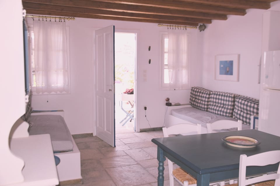 Living room, 2 single beds