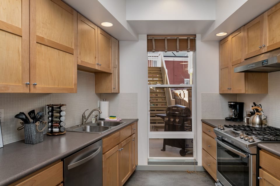 Kitchen with Access to BBQ Grill