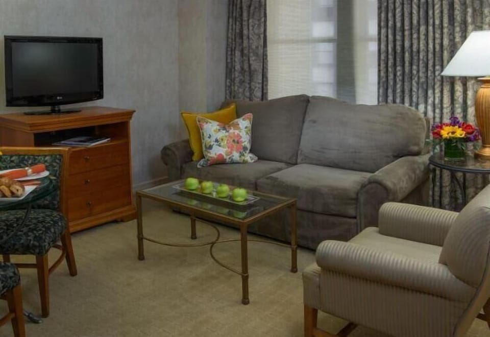 Executive Jr Suite Living Room