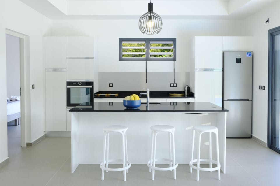 Villa Wow : modern kitchen