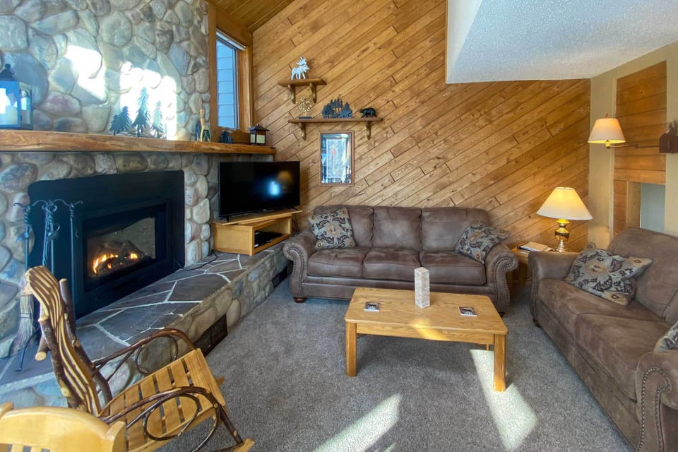 Lutsen Vacation Rental | 3BR | 2.5BA | 1,200 Sq Ft | Step-Free Access