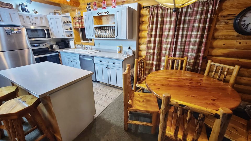 Full Kitchen and Dining Areas