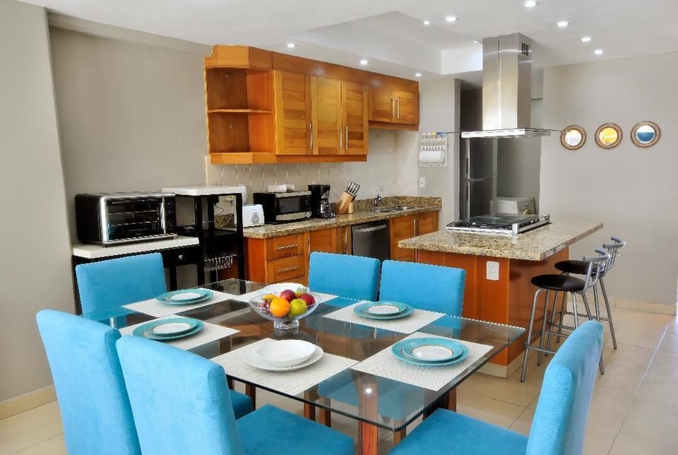 Dining/Kitchen Area
