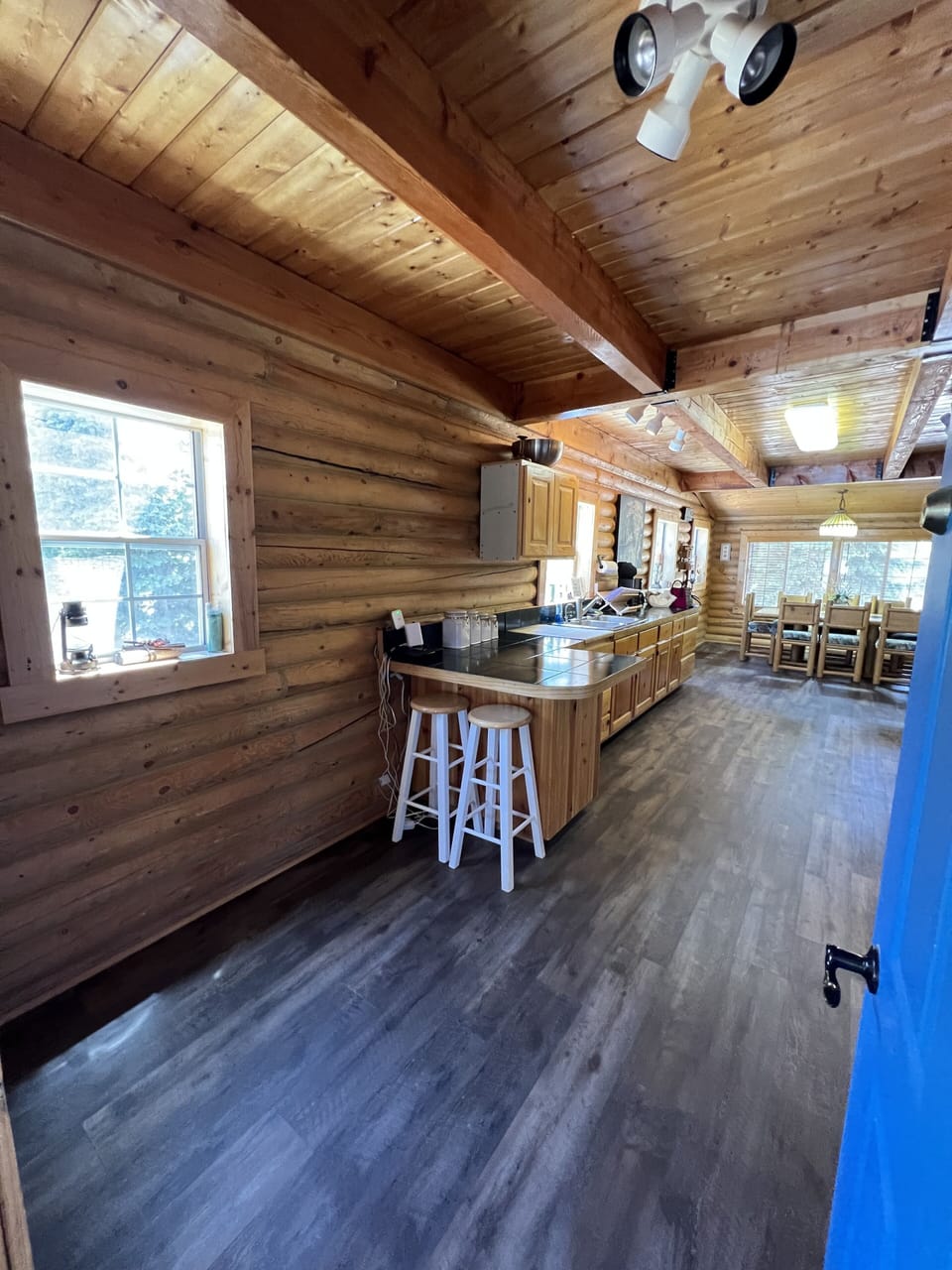 Kitchen (main floor)
