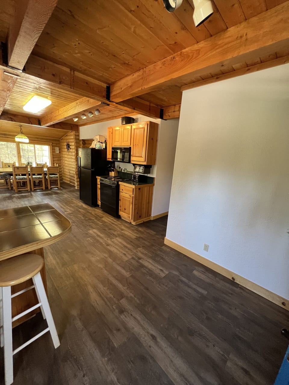 Kitchen (main floor)