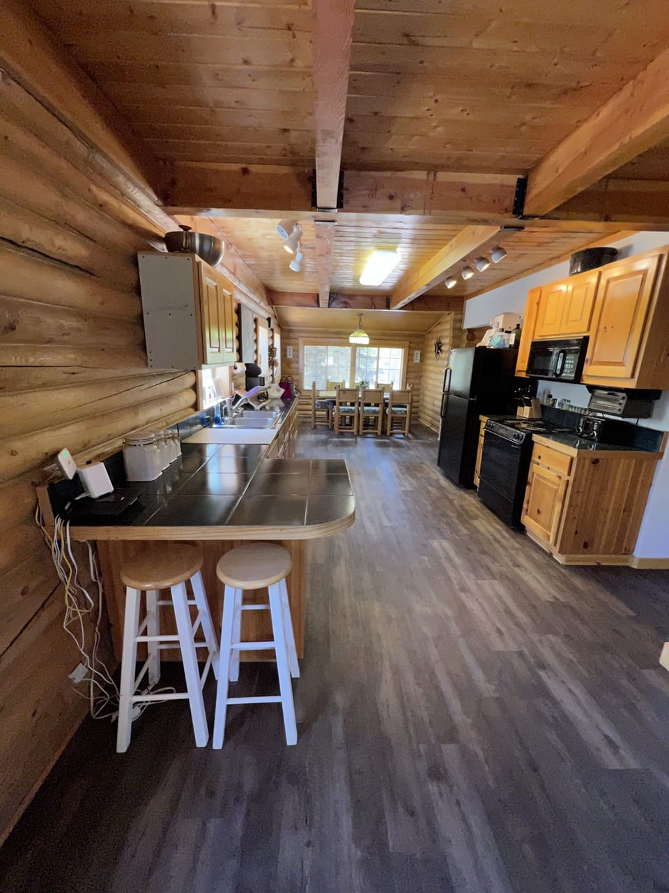 Kitchen (main floor)
