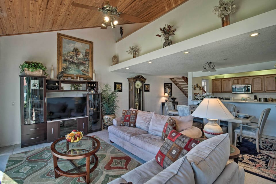 Main Living Space | Smart TV