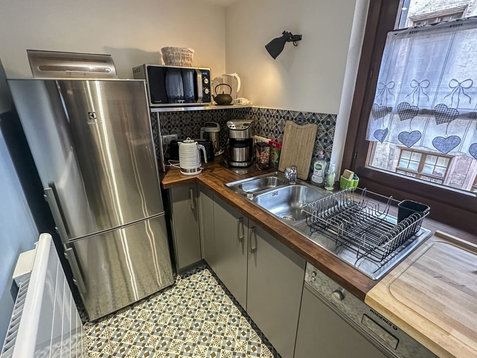 The fully equipped kitchen