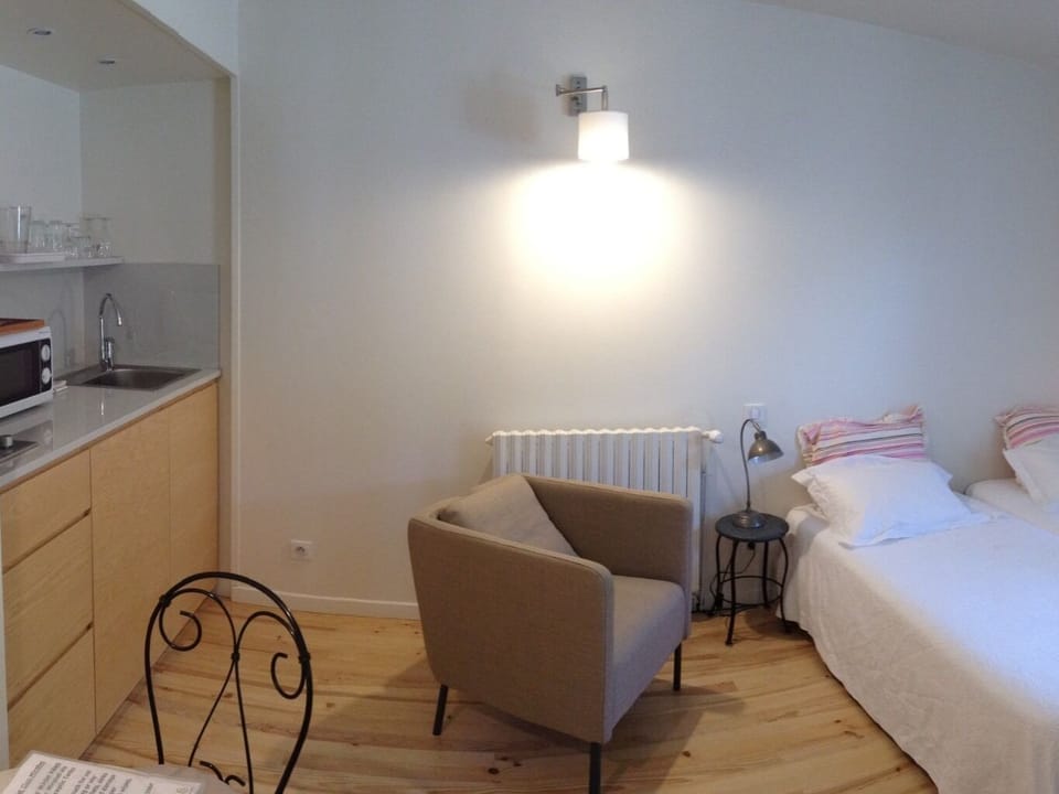 Camelia Studio - 26 m2 Ground Floor Studio - with Kitchenette, Twin Beds and Bathroom