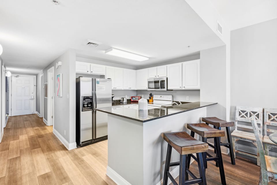 Kitchen with Breakfast Bar