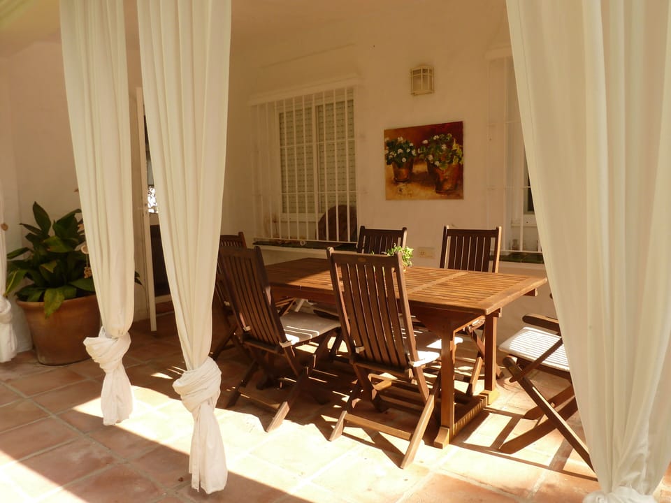 Outdoor dining