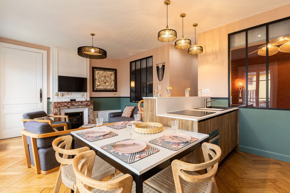 Dining / Restaurant