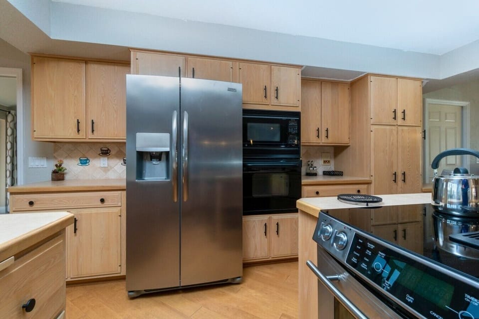 Spacious gourmet kitchen