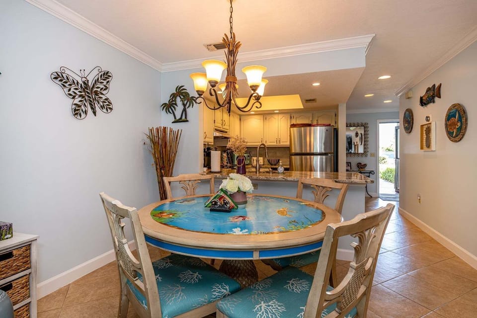 Dining Room Seats 4 Comfortably