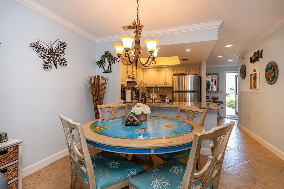 Dining Room Seats 4 Comfortably 