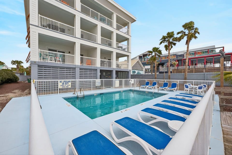 Oceanview Pool | Beach Breeze | Oceanview 202 | 1116 Ocean Blvd, Isle of Palms, SC | IOP Escapes