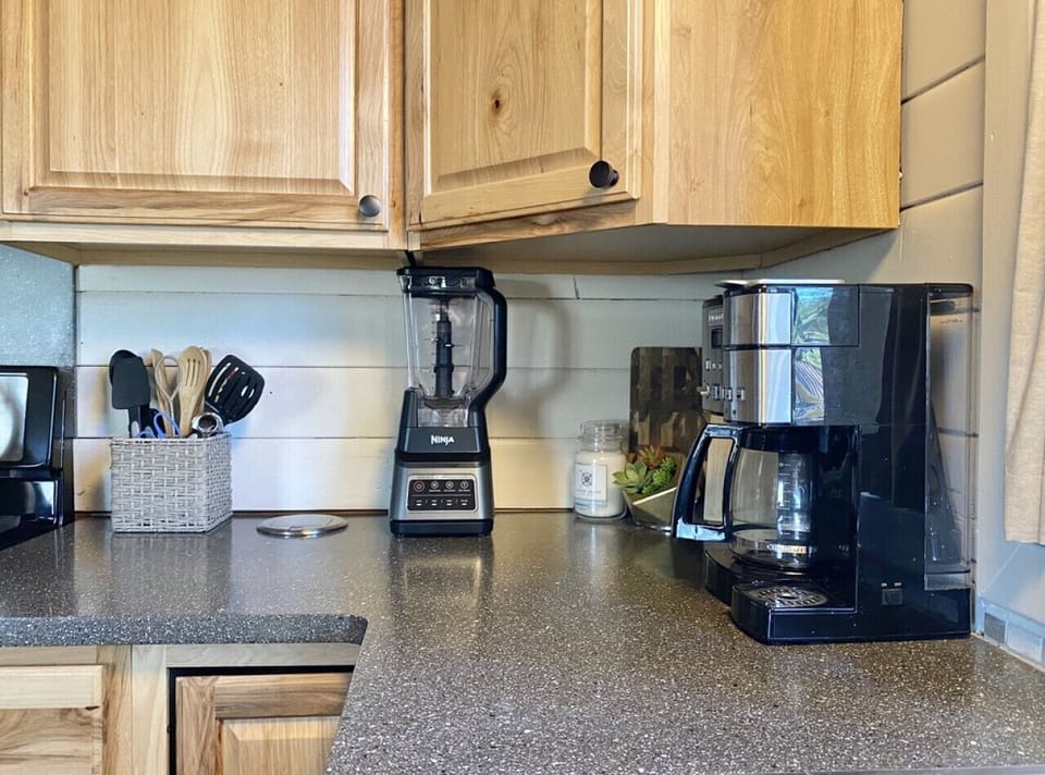 Fully equipped kitchen with coffee maker, blender, and essentials—brew fresh coffee and blend up mountain adventures in Ruidoso.