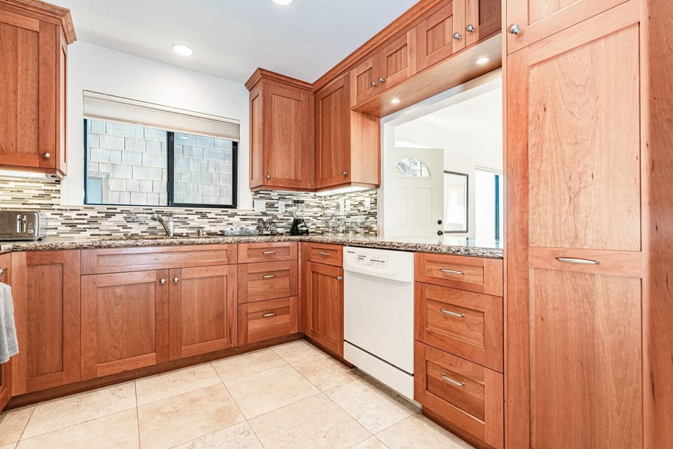 Guests must supply their own food, drinks (including coffee), spices, condiments, and paper goods (coffee filters, napkins, plastic wrap, etc.)
                