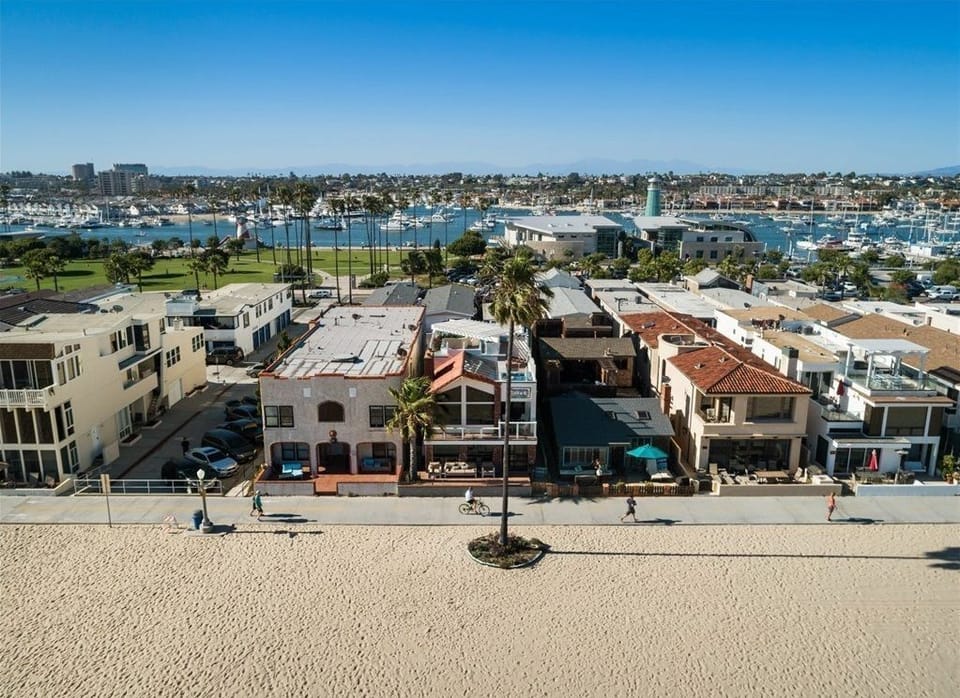 Located on 16th street on the Newport/Balboa peninsula, this home has beach in front and bay in back. Best of both worlds!
                