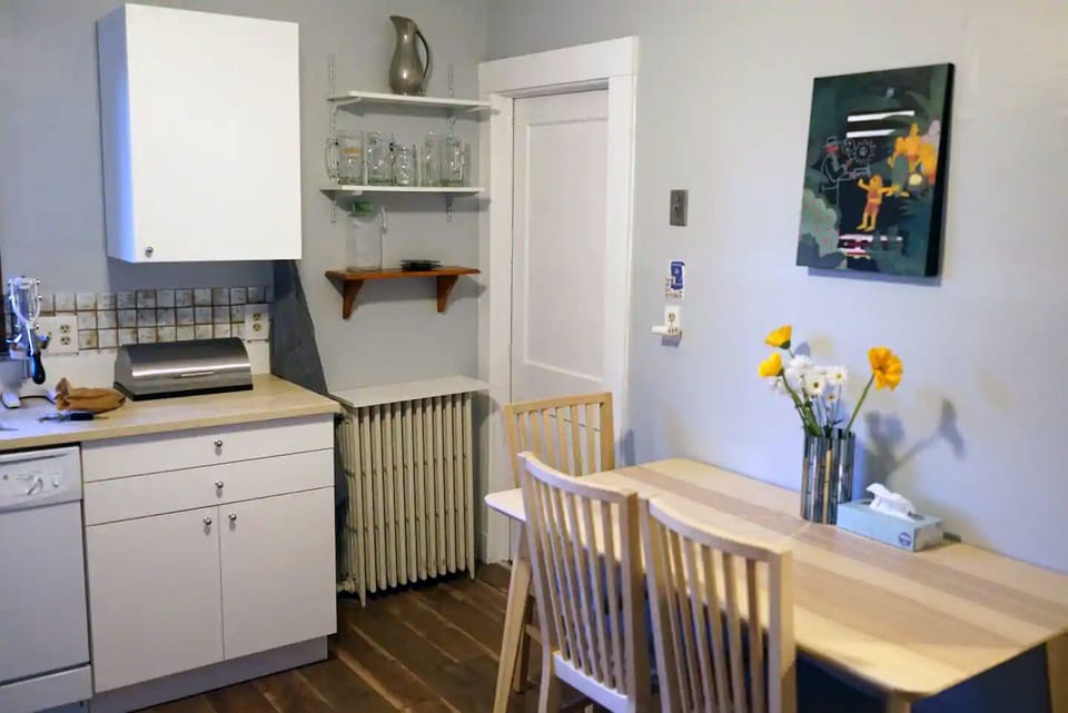 Kitchen - exit to the back deck